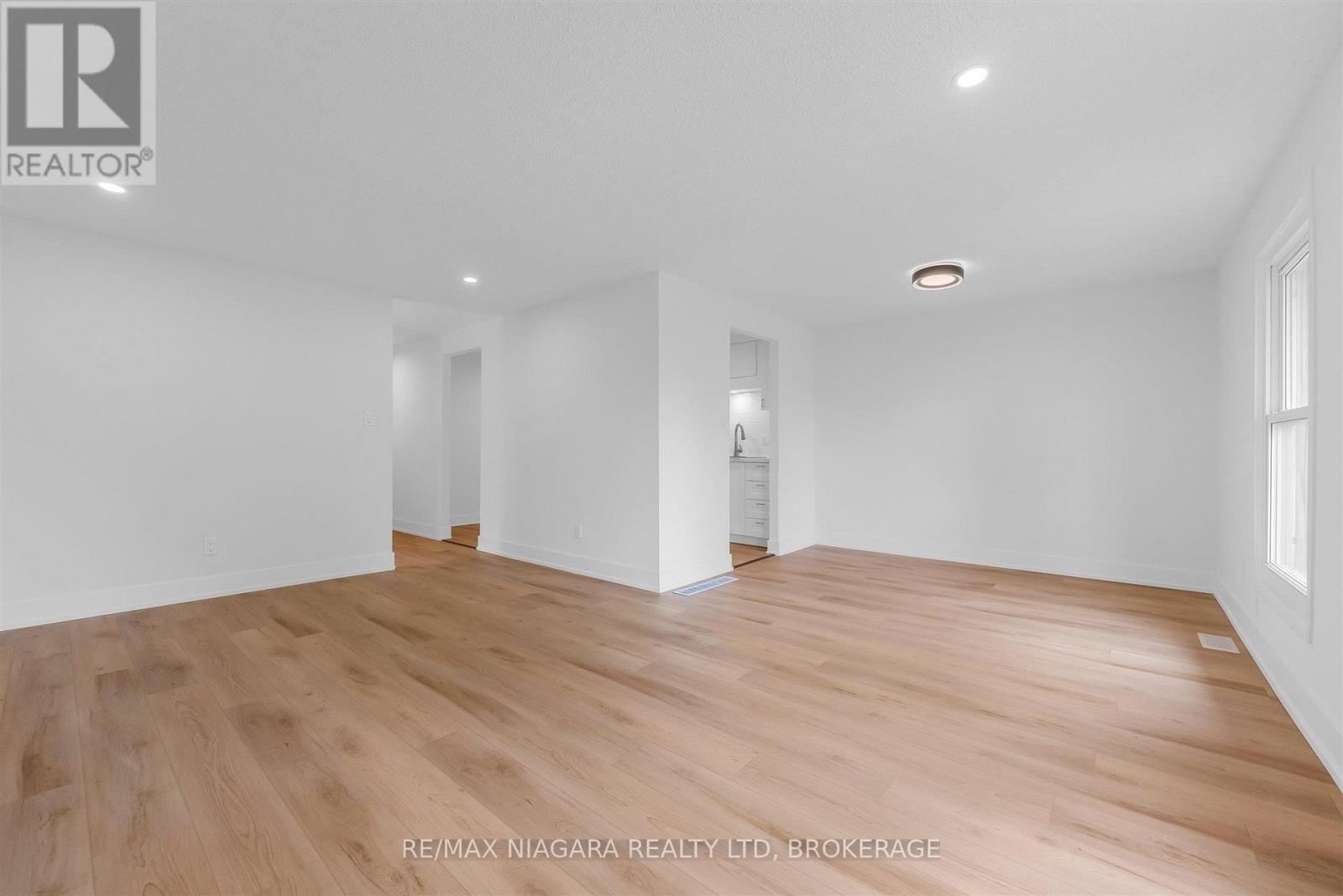 2 BALDWIN CRESCENT - 7