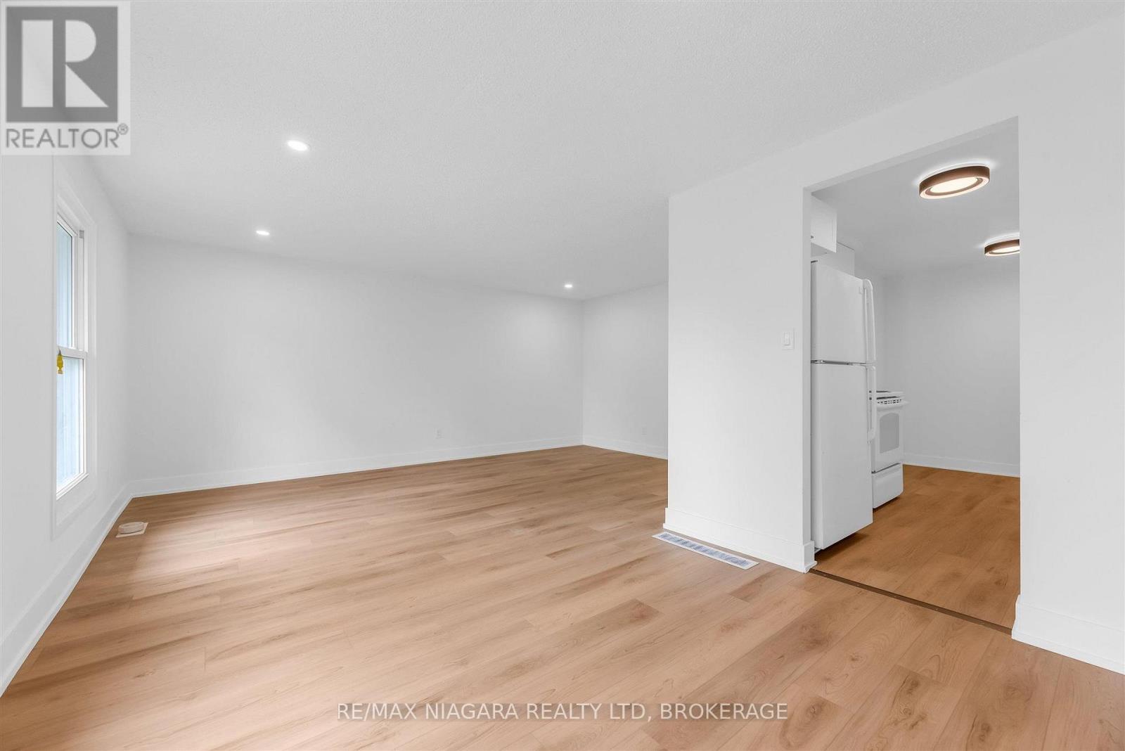 2 BALDWIN CRESCENT - 8