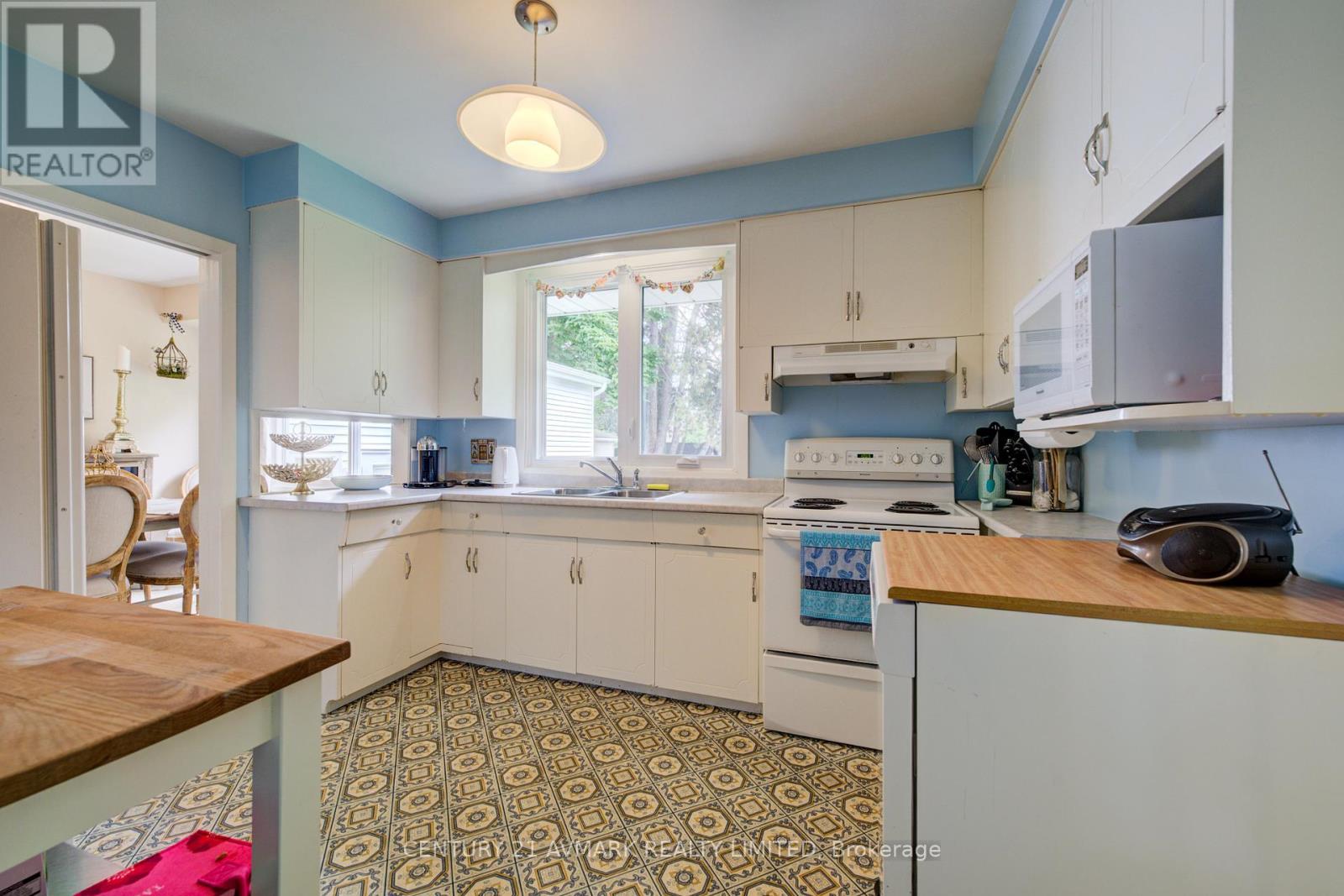 163 LAKESHORE ROAD - Image 14
