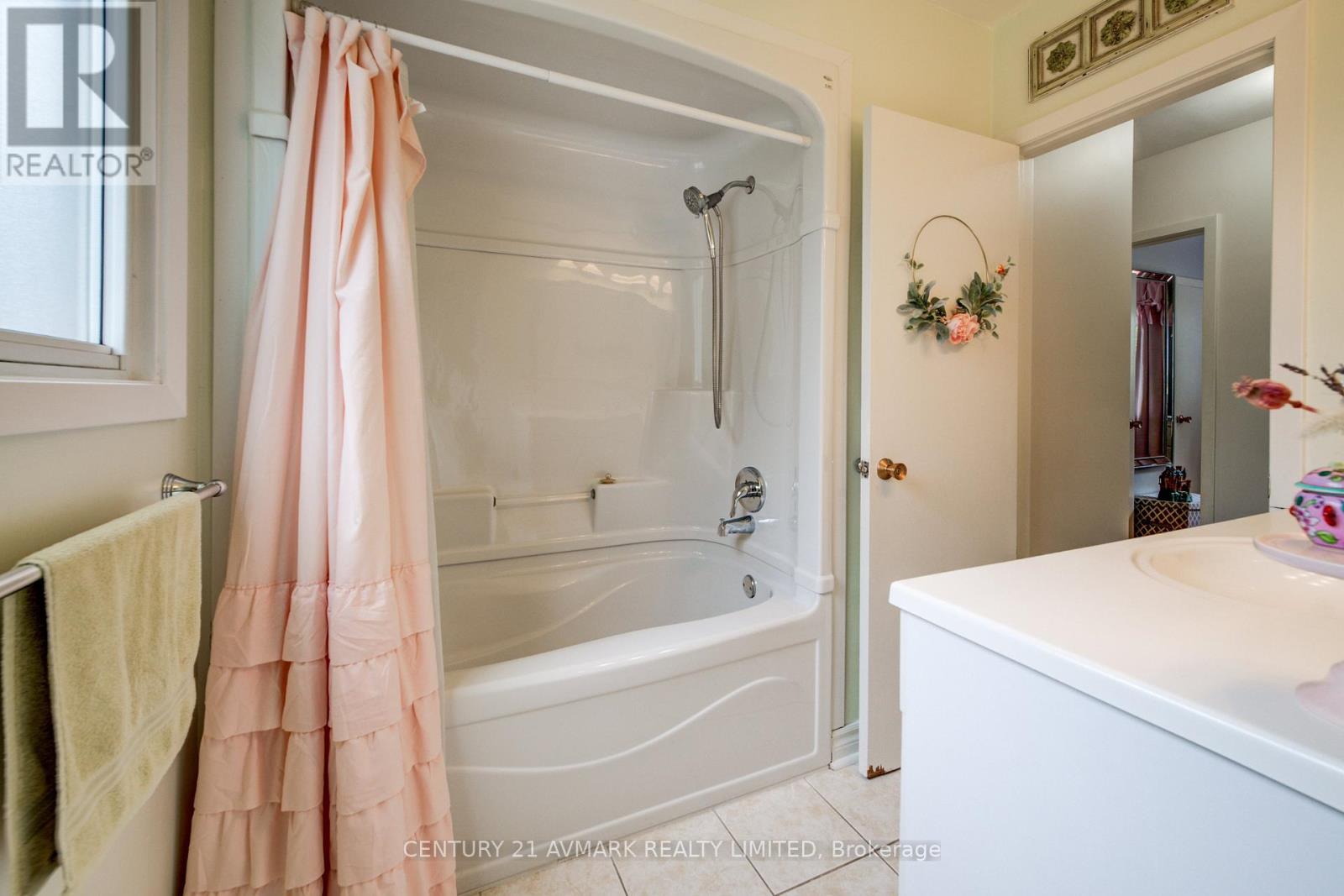 163 LAKESHORE ROAD - Image 23