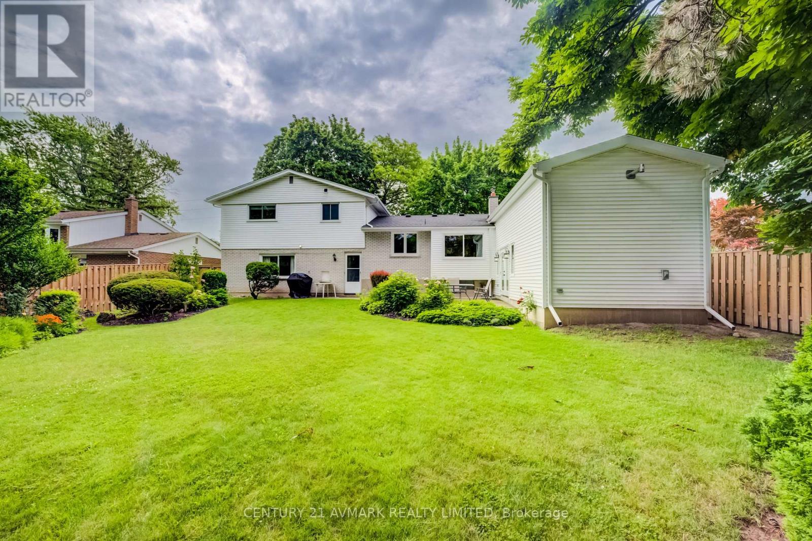163 LAKESHORE ROAD - Image 33
