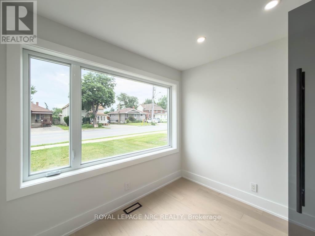 4392 ONTARIO STREET - 11