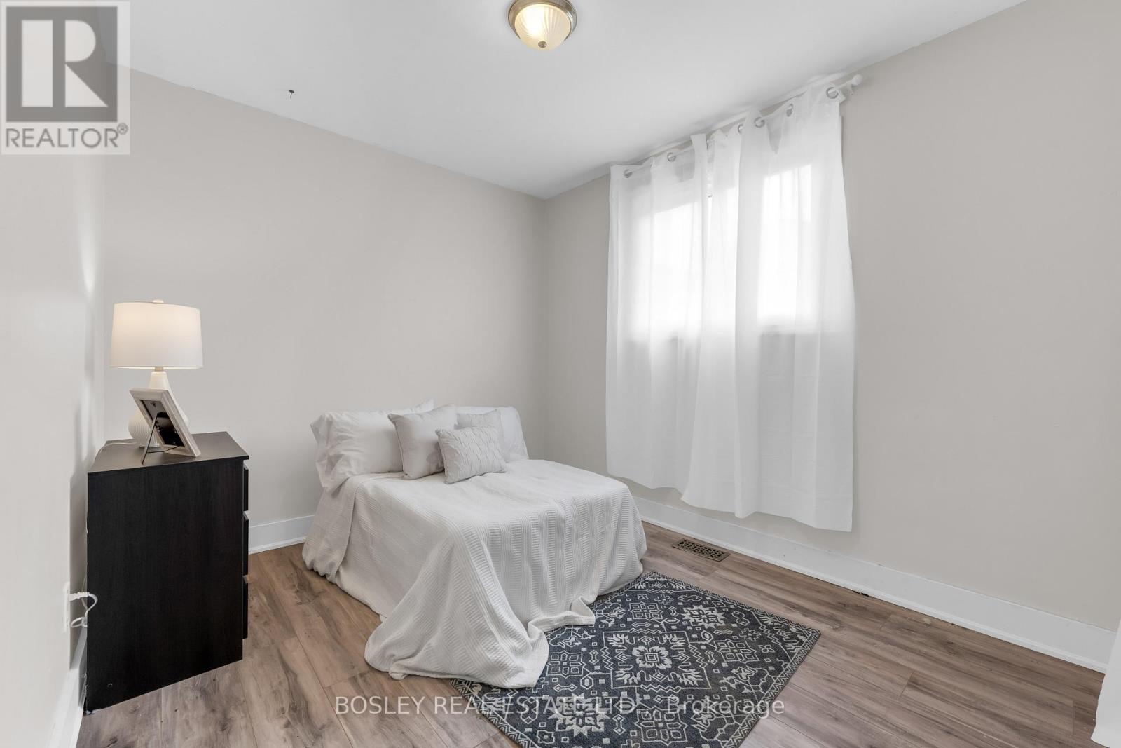 32 GRANDVIEW DRIVE - 12