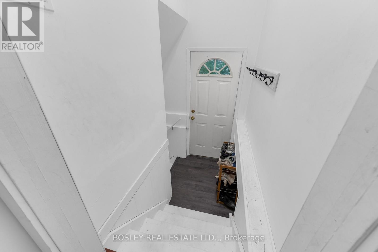 32 GRANDVIEW DRIVE - 18