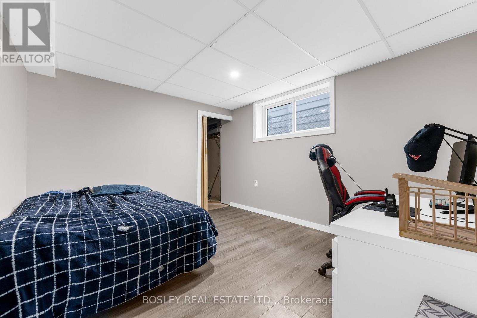 32 GRANDVIEW DRIVE - 23