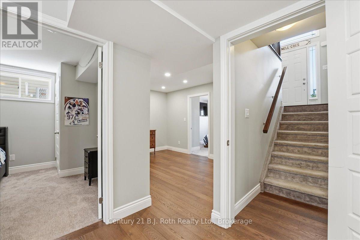 27 RALPH DALTON BOULEVARD - 32
