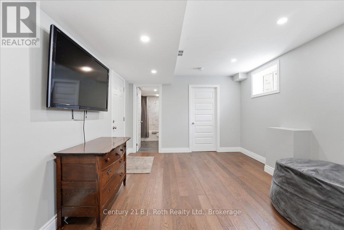 27 RALPH DALTON BOULEVARD - 35