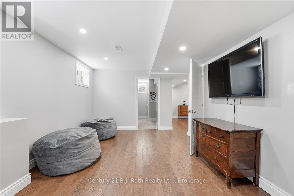 27 RALPH DALTON BOULEVARD - 36