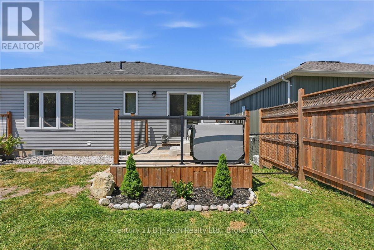 27 RALPH DALTON BOULEVARD - 44