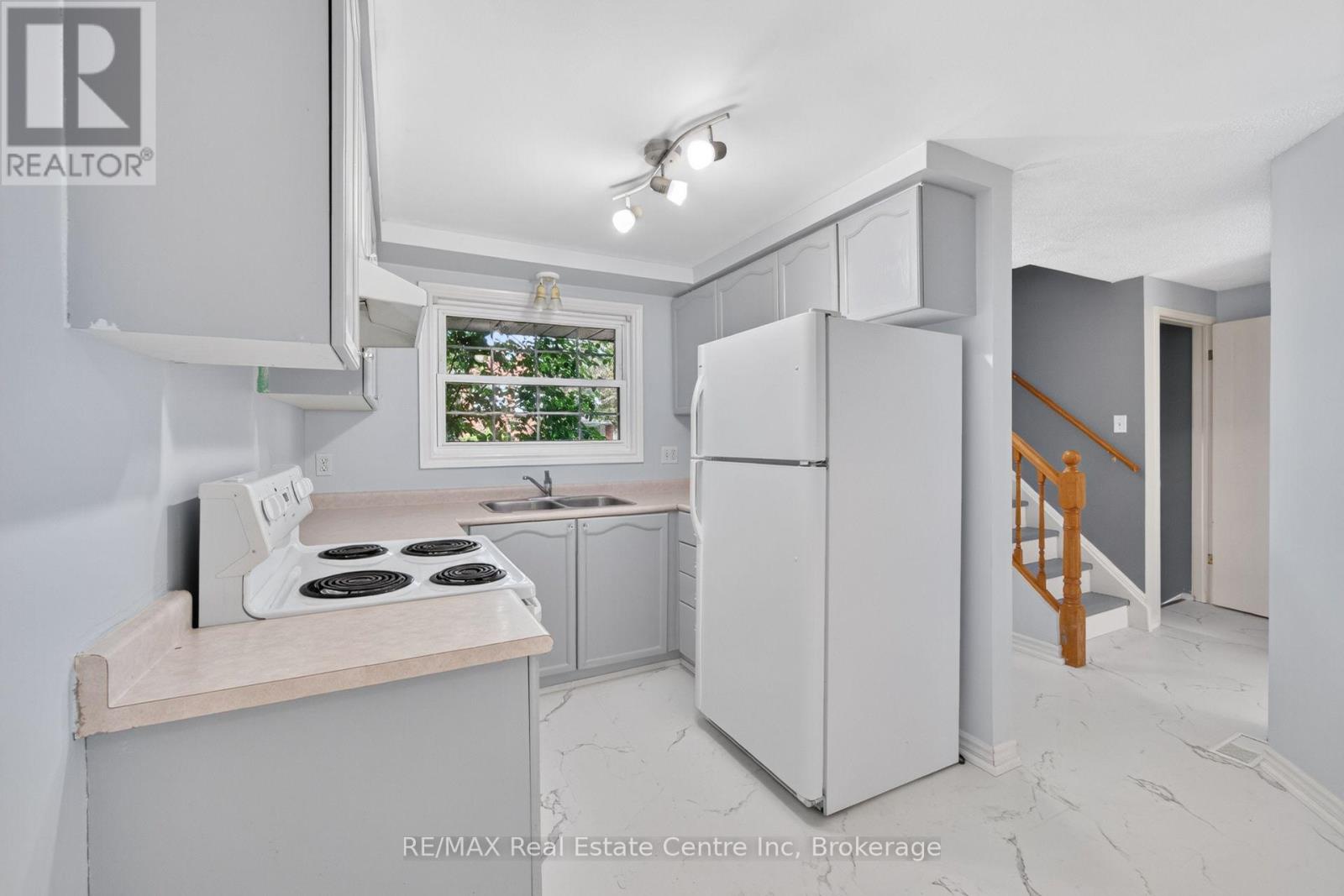 #86 129 VICTORIA ROAD N - 19