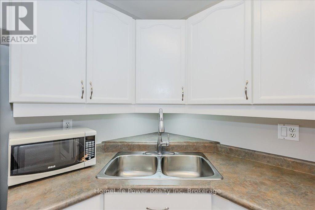 #307 685 WOOLWICH STREET - 6