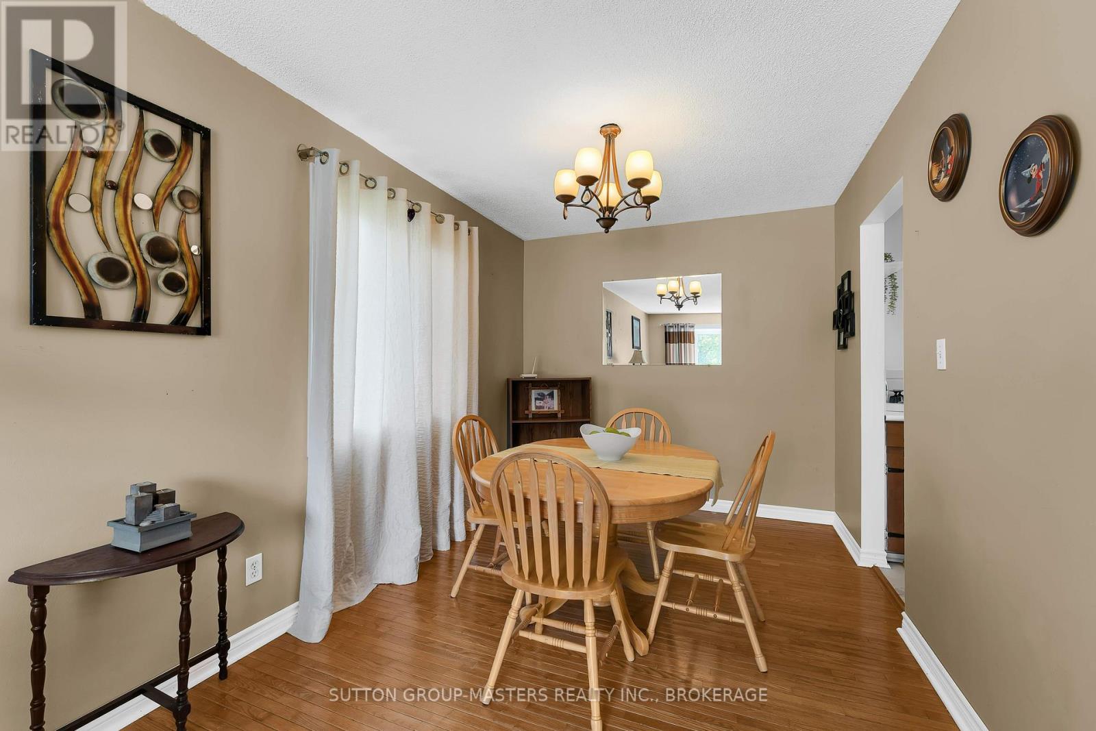21 MCDONALD CRESCENT - 10