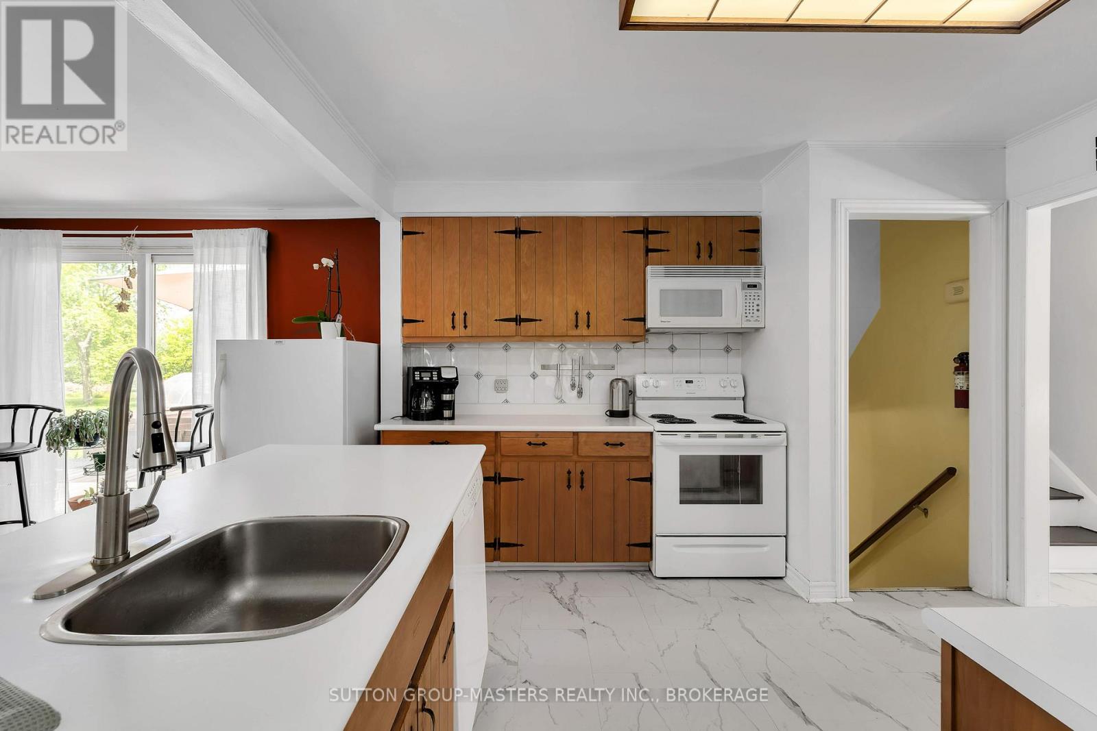 21 MCDONALD CRESCENT - 12