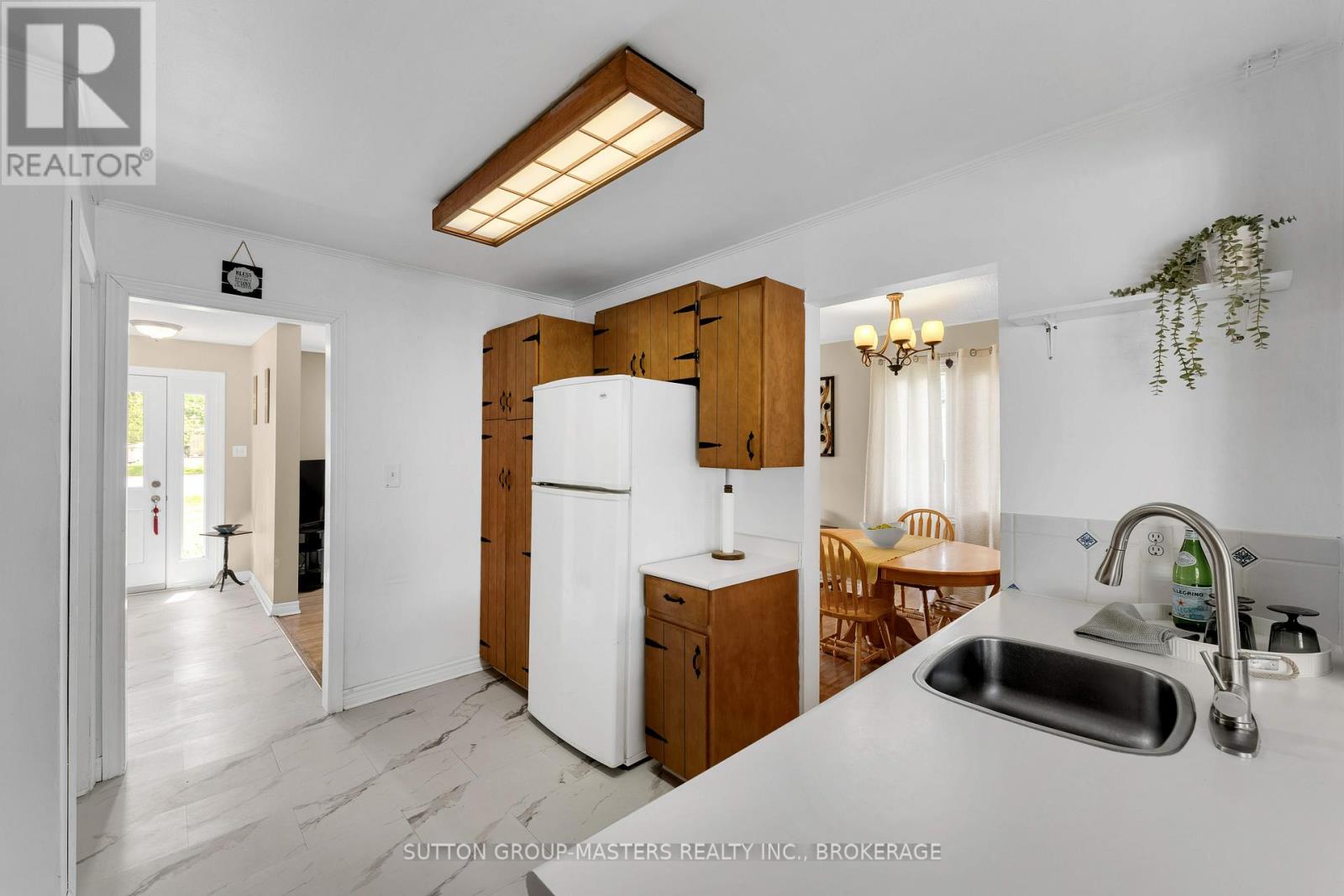 21 MCDONALD CRESCENT - 13