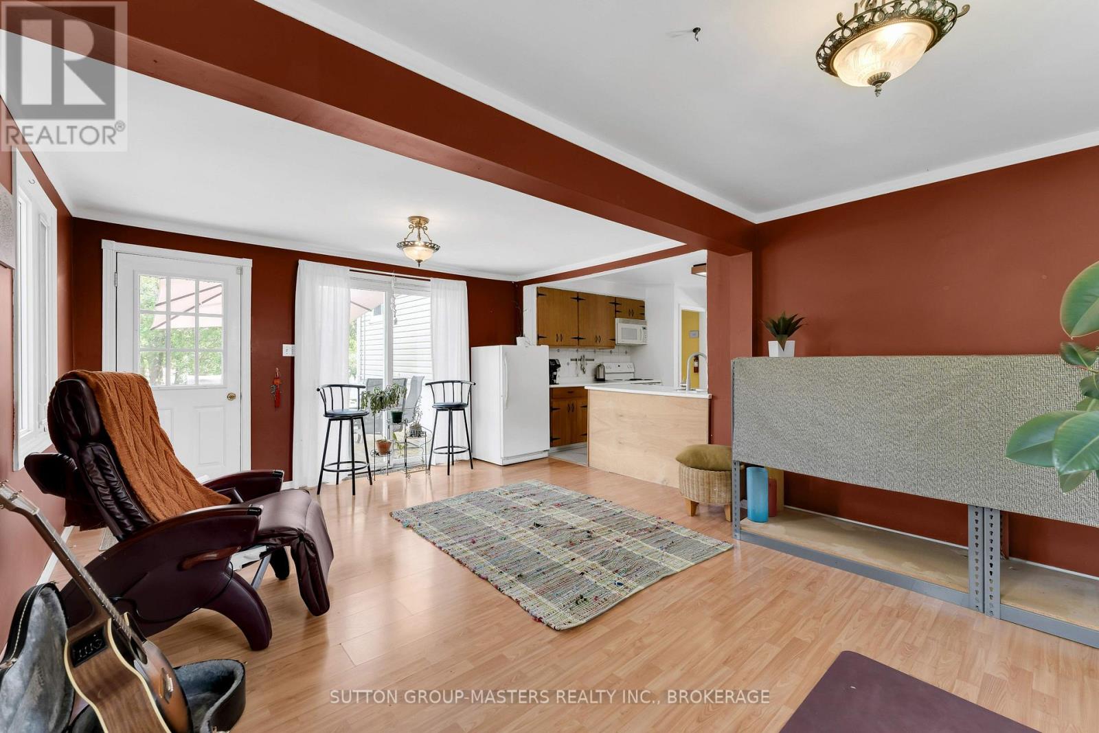 21 MCDONALD CRESCENT - 16