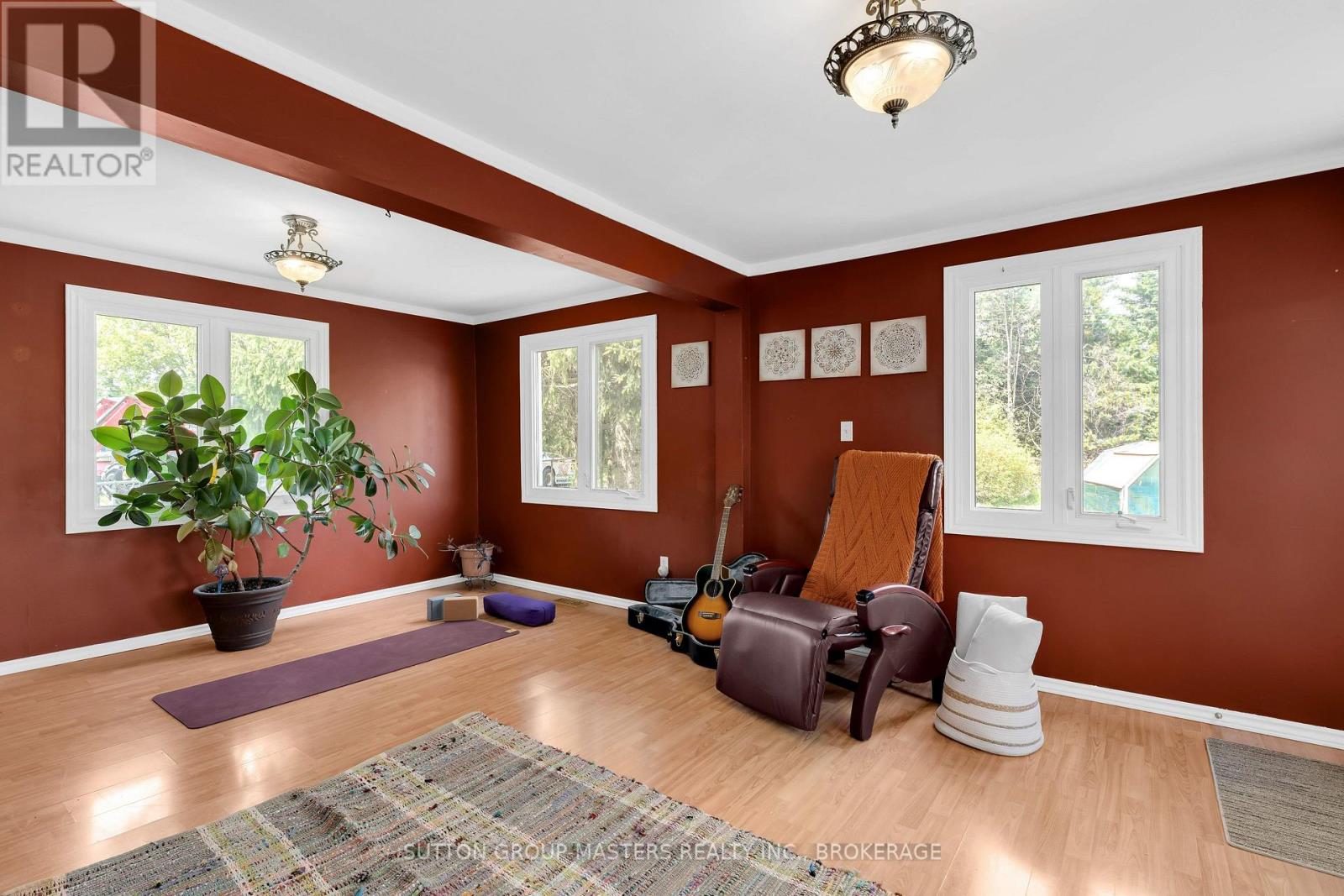 21 MCDONALD CRESCENT - 17