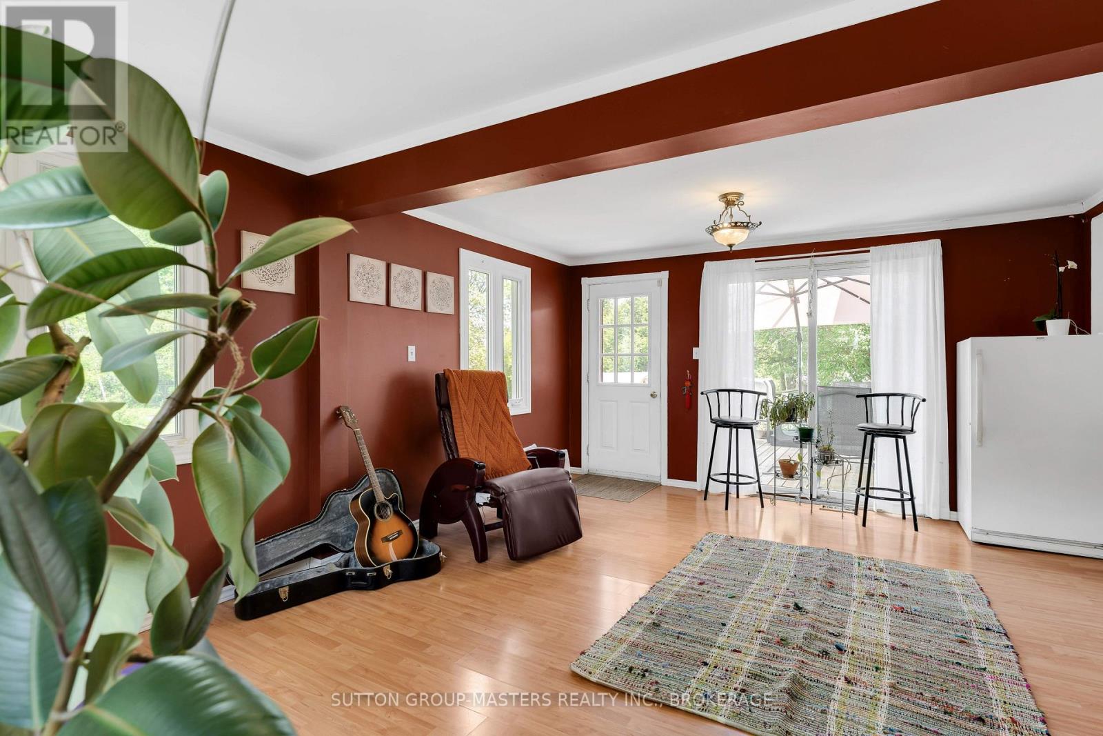 21 MCDONALD CRESCENT - 18