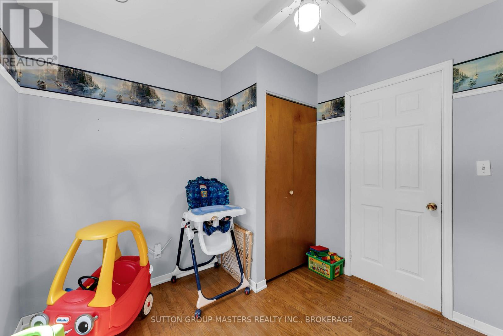 21 MCDONALD CRESCENT - 23