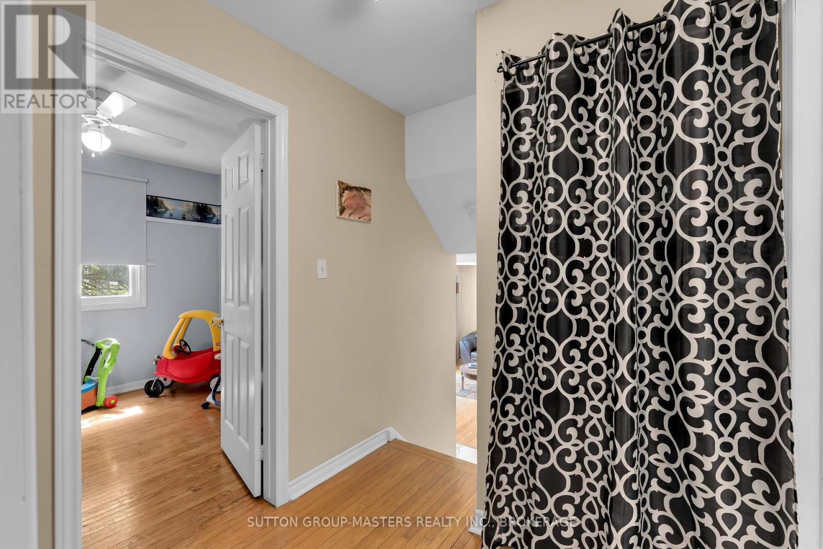 21 MCDONALD CRESCENT - 25