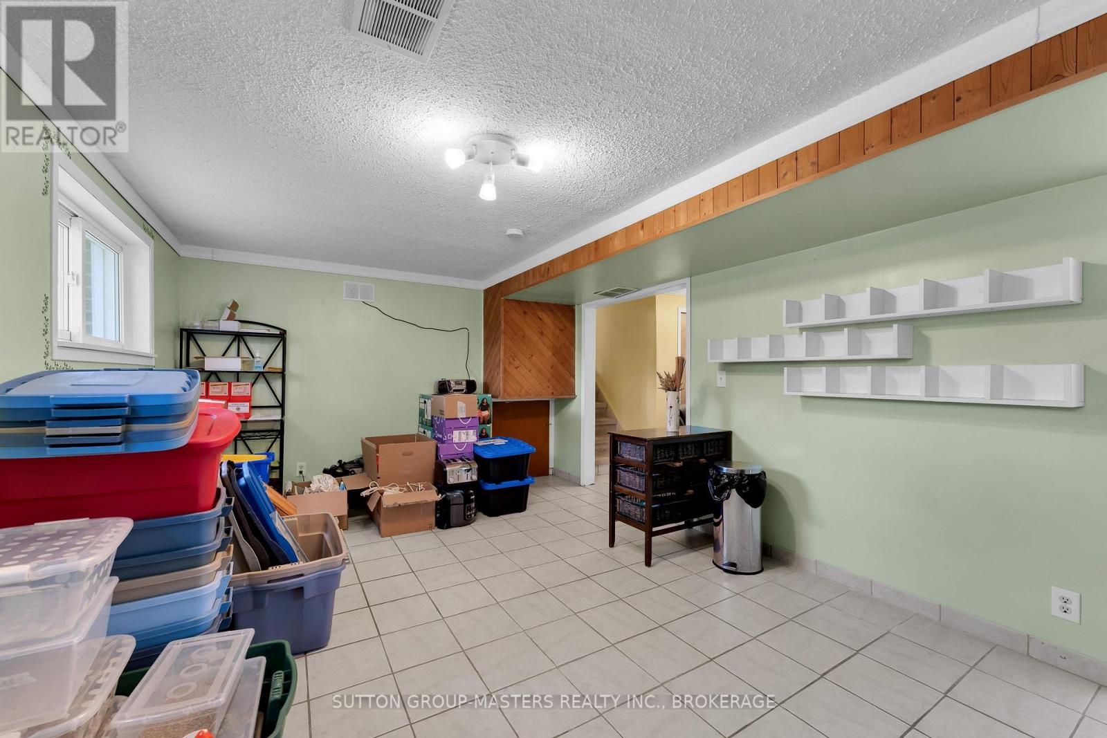 21 MCDONALD CRESCENT - 28