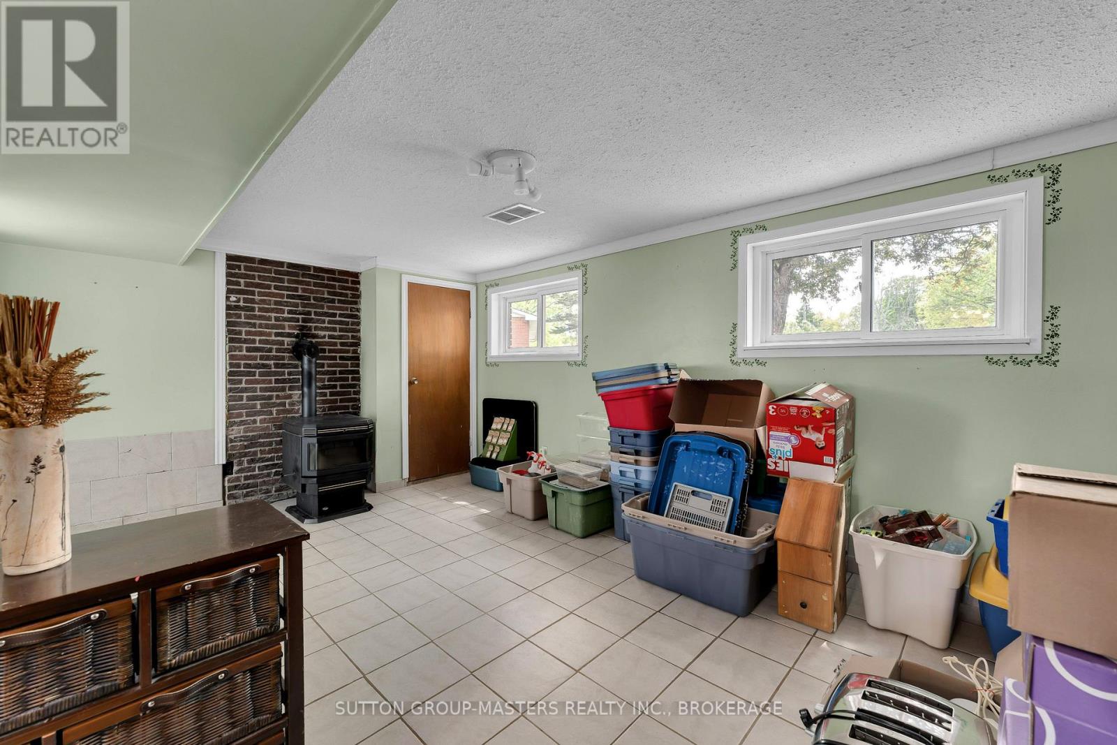 21 MCDONALD CRESCENT - 29