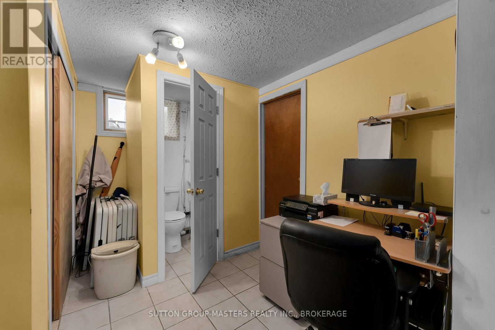 21 MCDONALD CRESCENT - 30