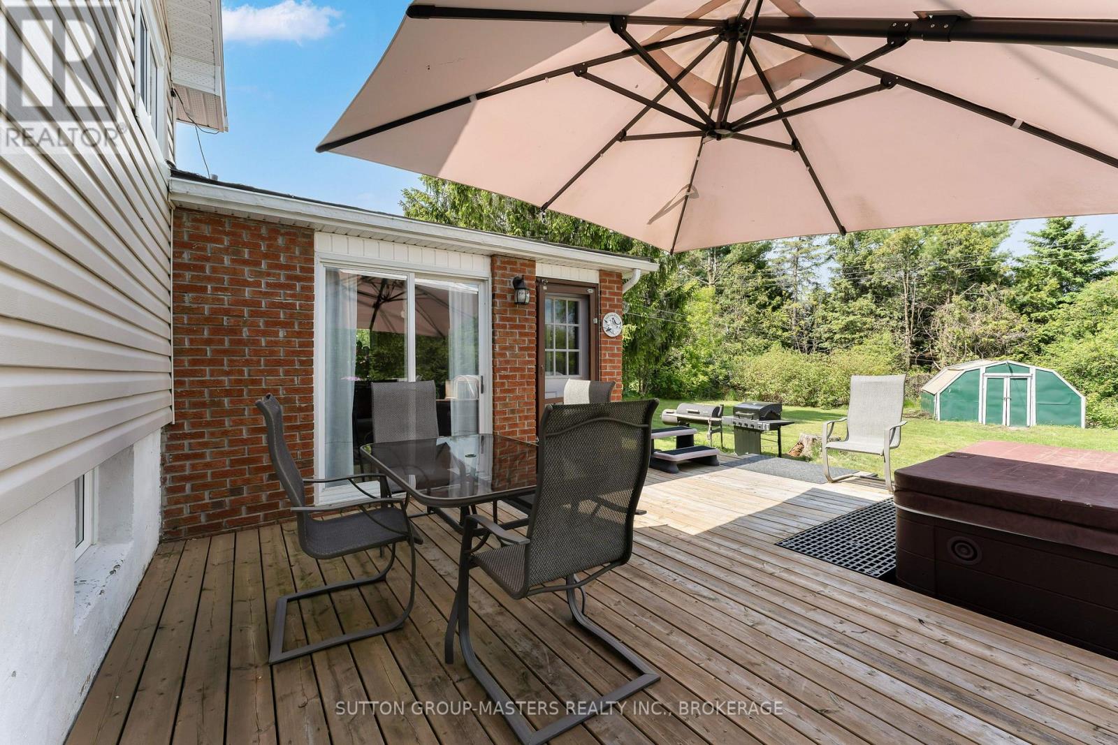 21 MCDONALD CRESCENT - 34
