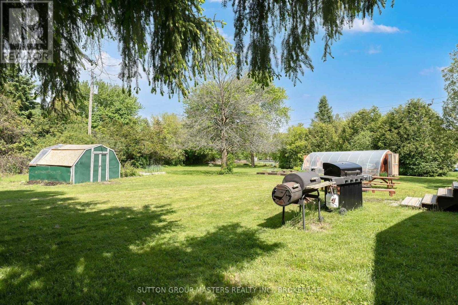 21 MCDONALD CRESCENT - 37