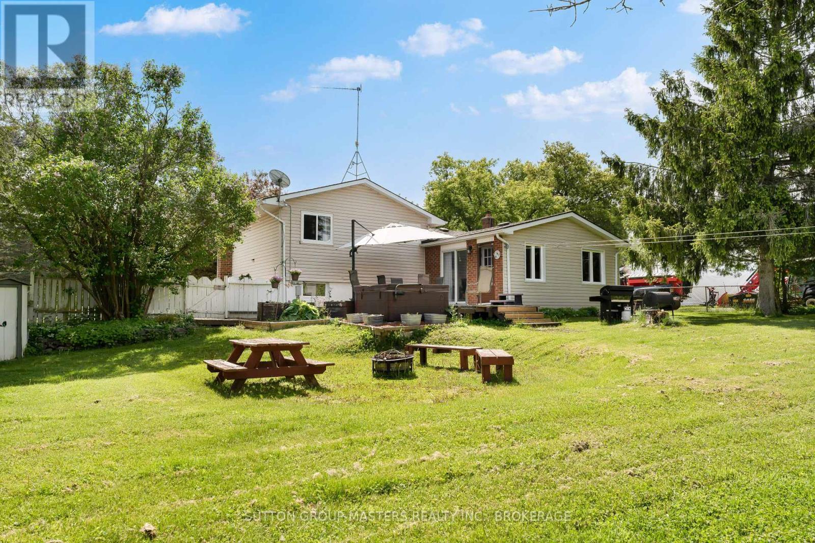 21 MCDONALD CRESCENT - 38