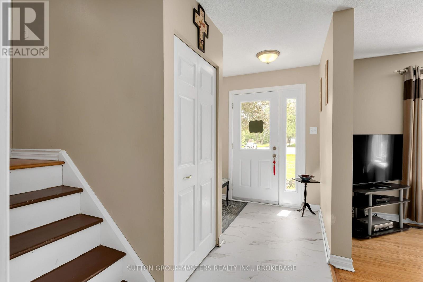 21 MCDONALD CRESCENT - 5