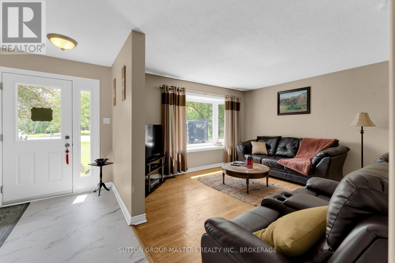 21 MCDONALD CRESCENT - 6