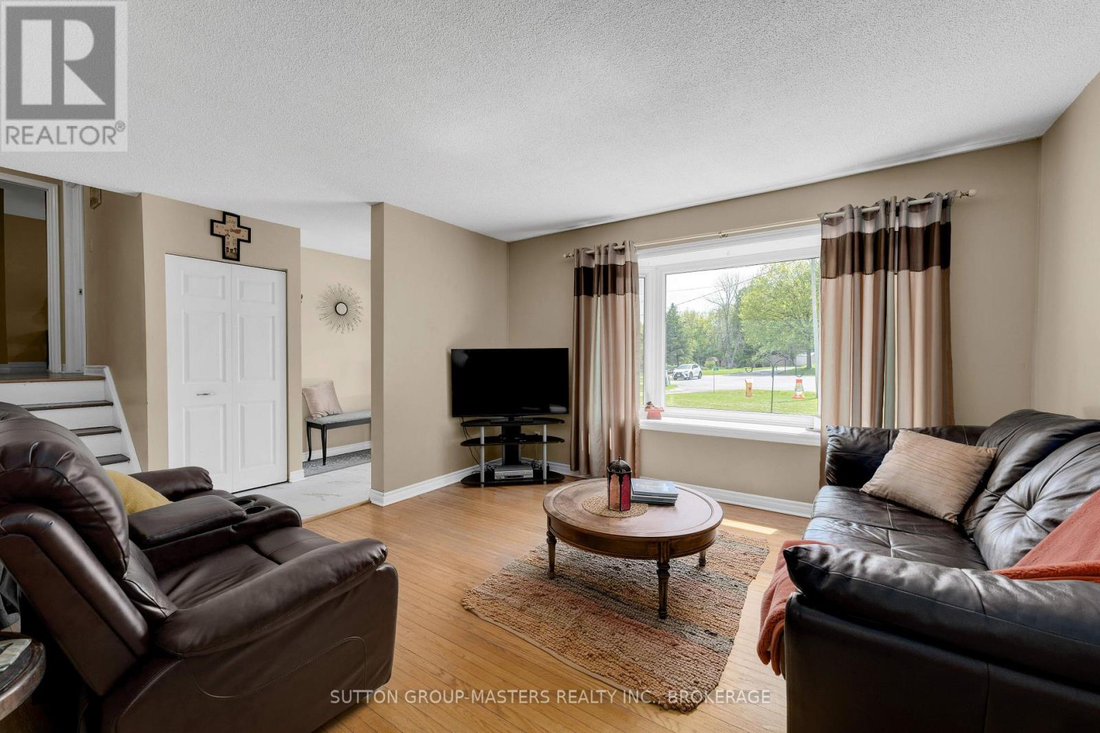 21 MCDONALD CRESCENT - 7