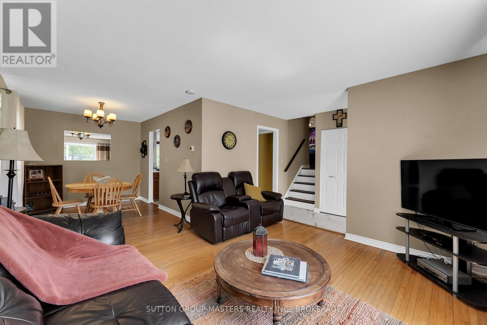 21 MCDONALD CRESCENT - 9