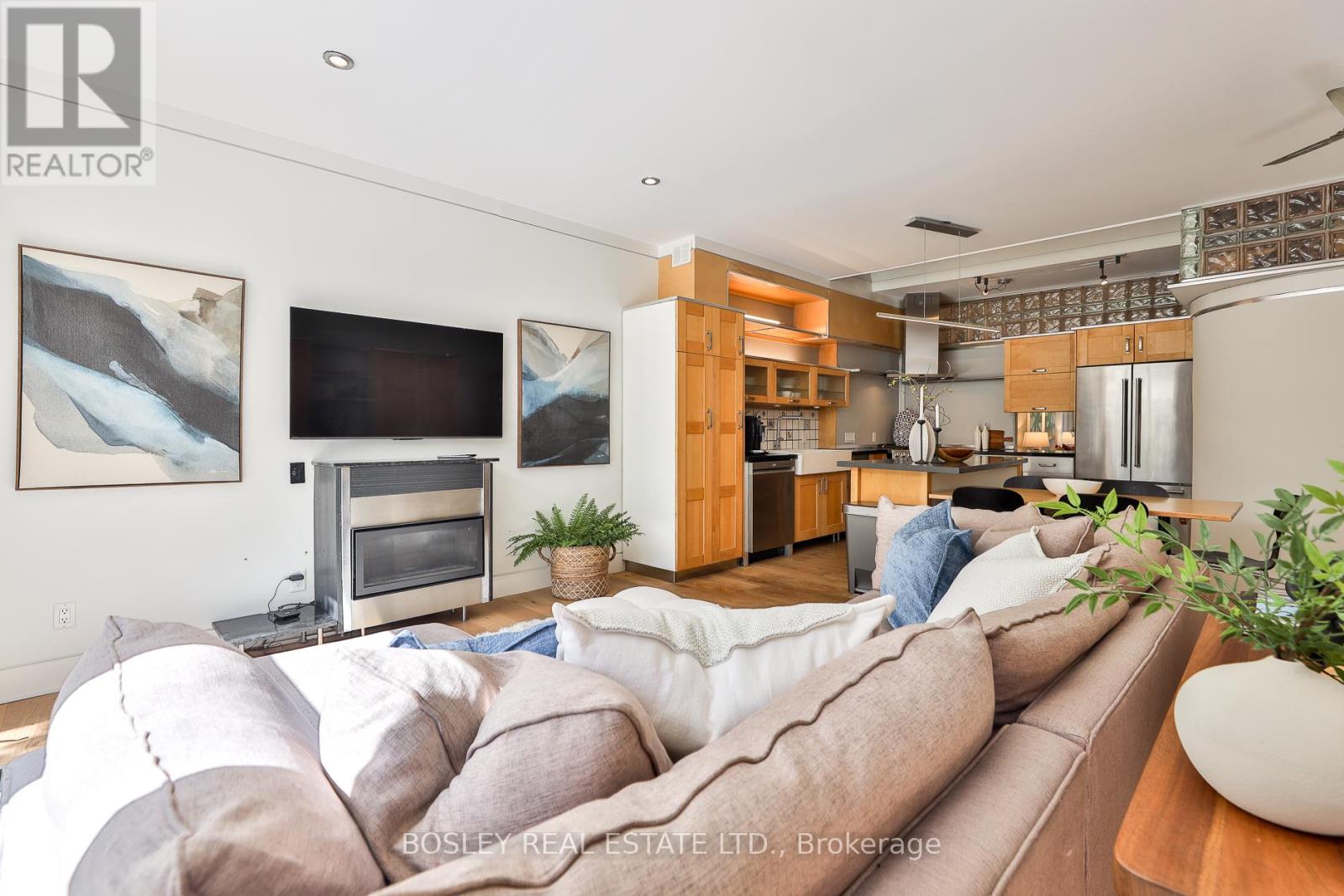 301 KEEWATIN AVENUE - 14
