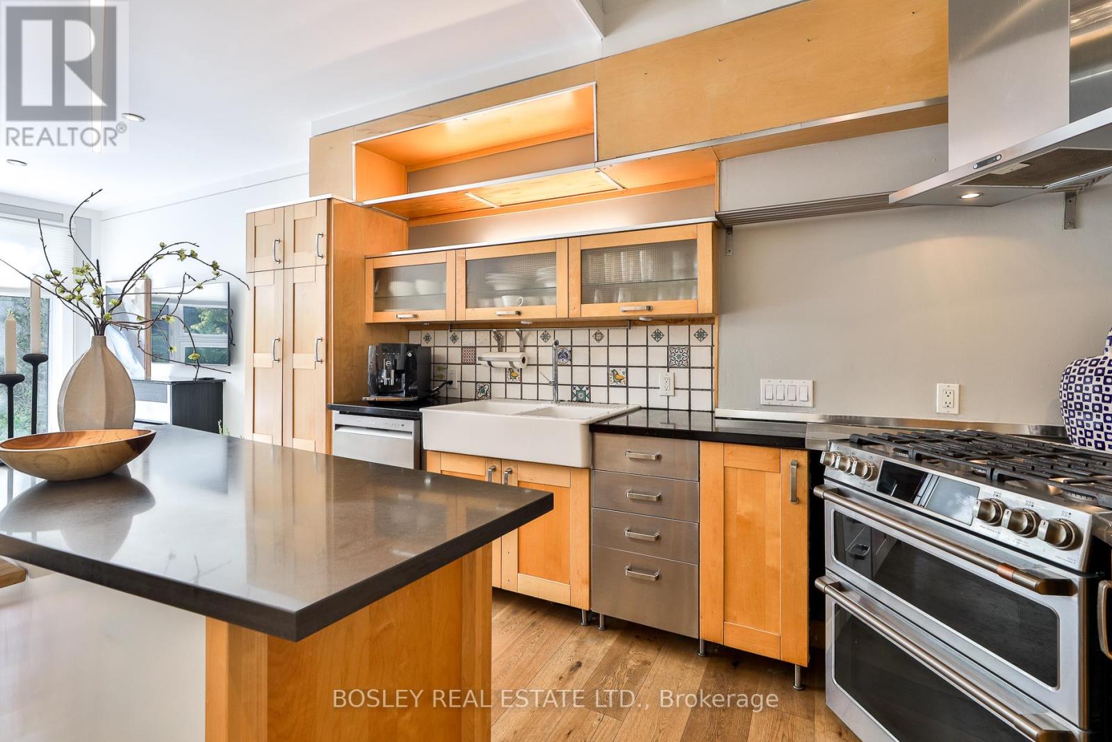 301 KEEWATIN AVENUE - 17