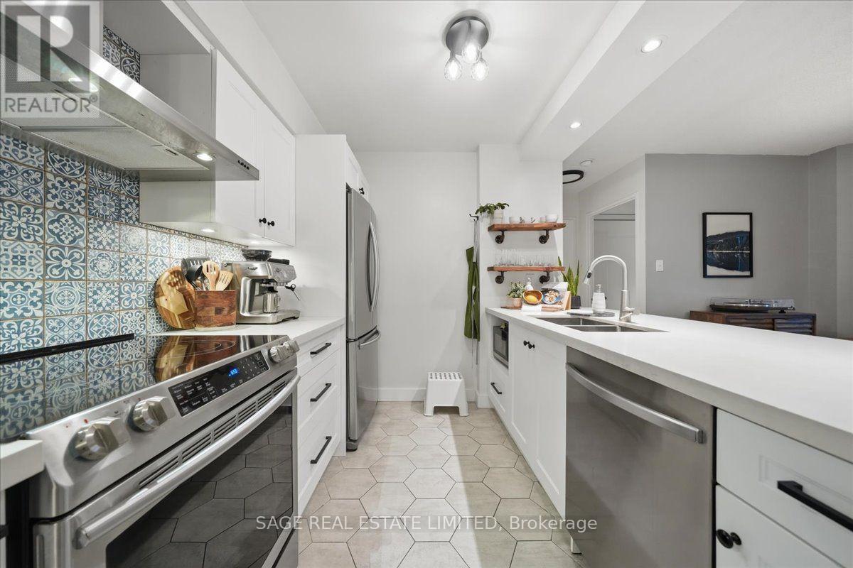 #302 70 MILL STREET - 14