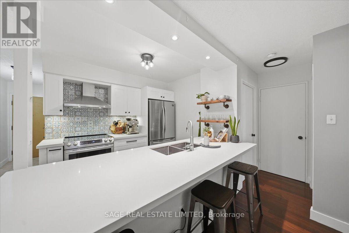 #302 70 MILL STREET - 16