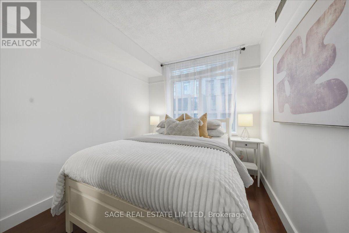 #302 70 MILL STREET - 21