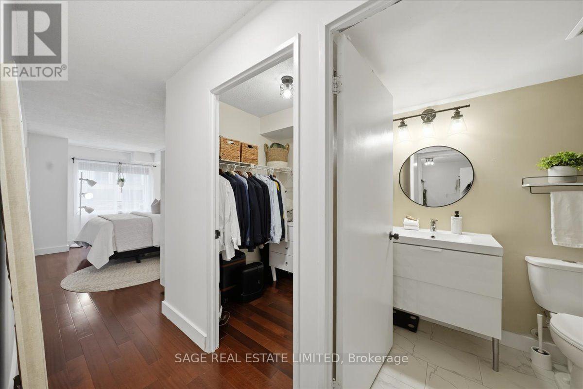 #302 70 MILL STREET - 24