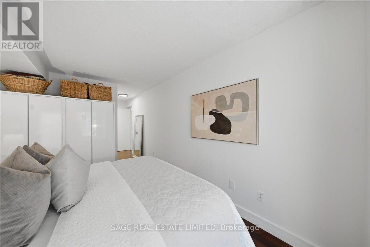 #302 70 MILL STREET - 25
