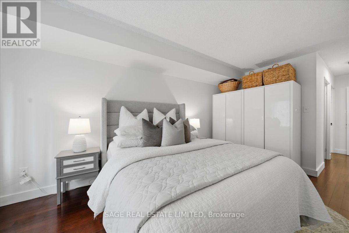 #302 70 MILL STREET - 26