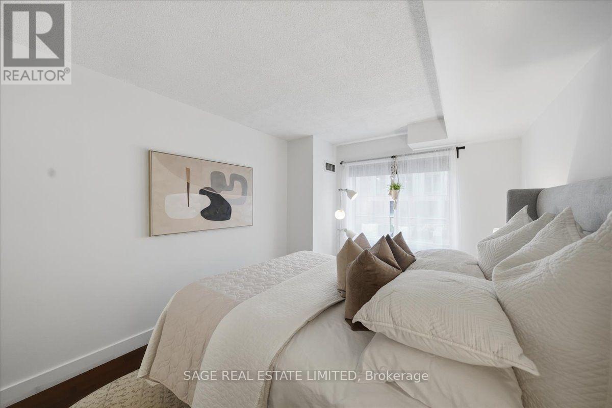 #302 70 MILL STREET - 27