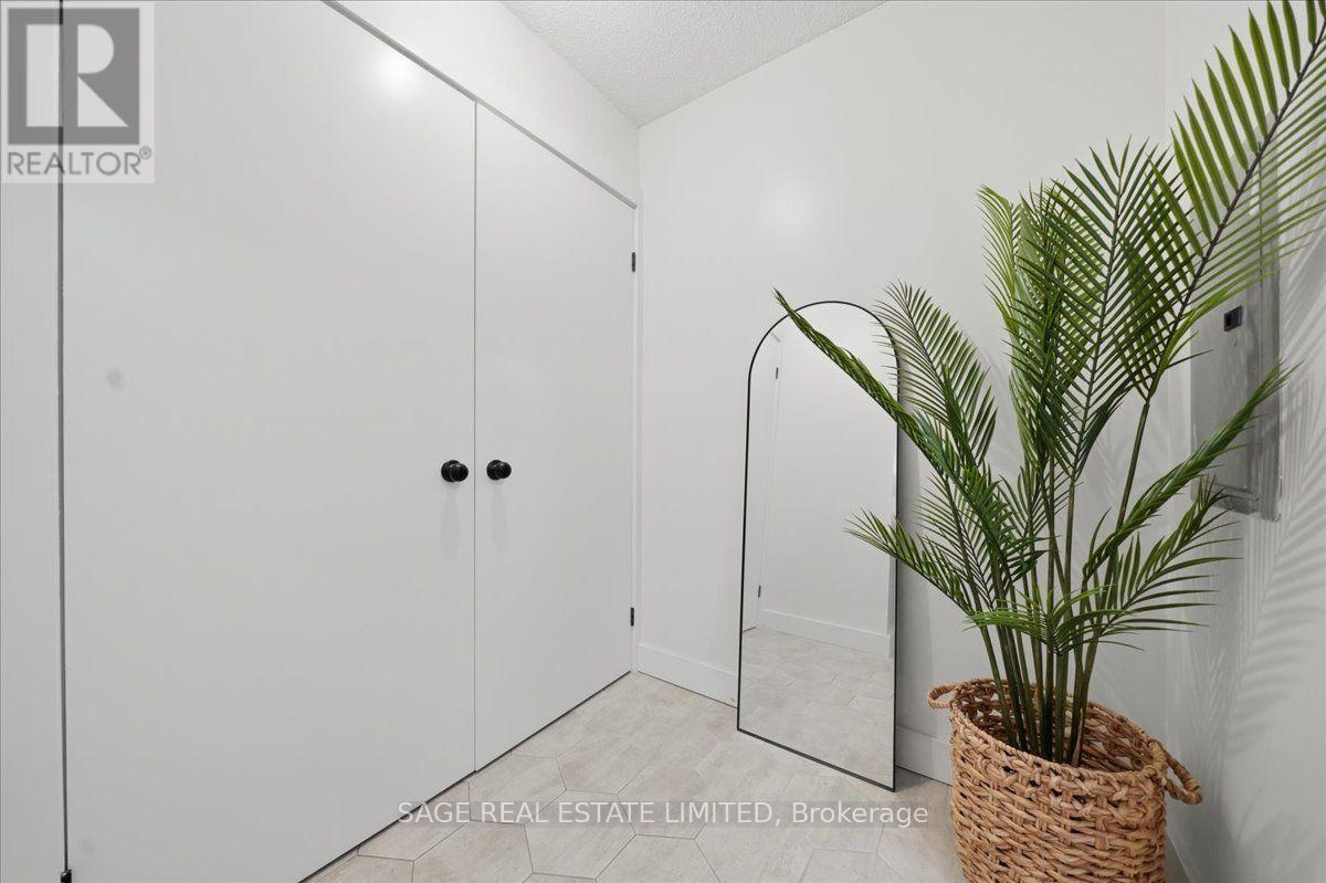 #302 70 MILL STREET - 31
