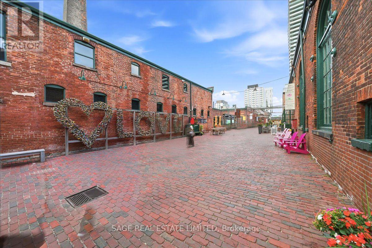 #302 70 MILL STREET - 37
