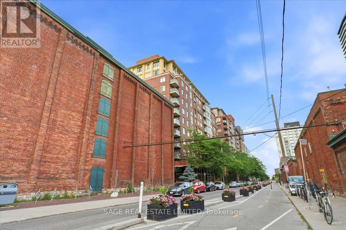 #302 70 MILL STREET - 40