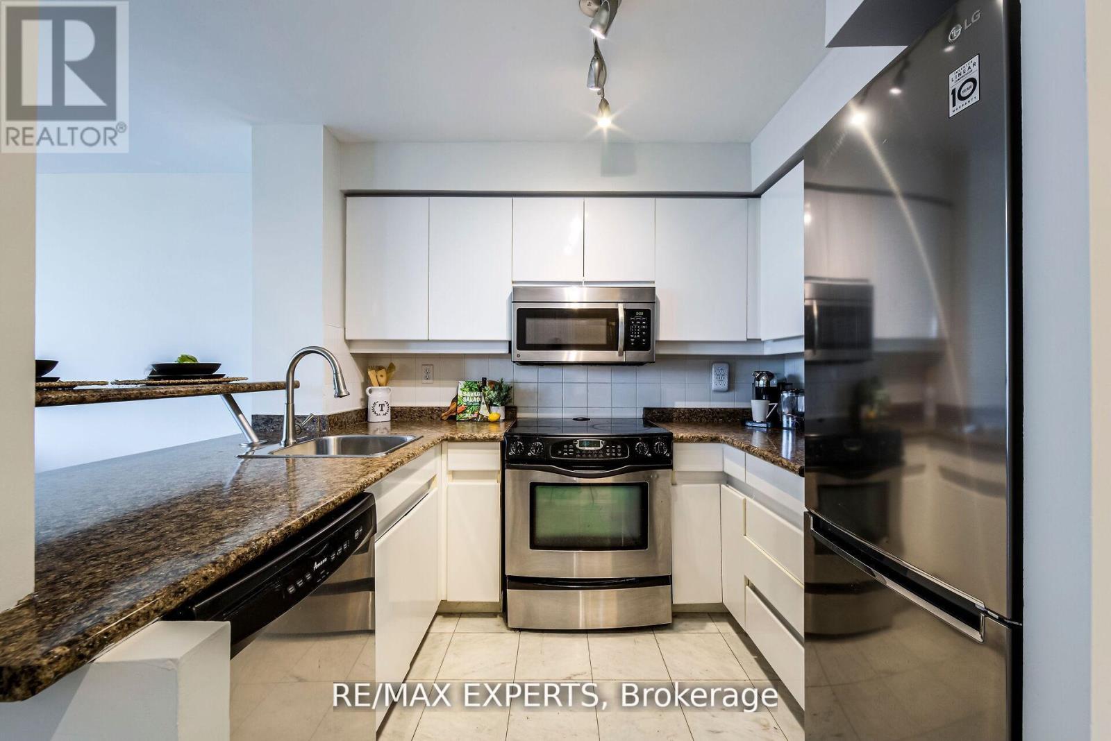#1006 942 YONGE STREET - 12