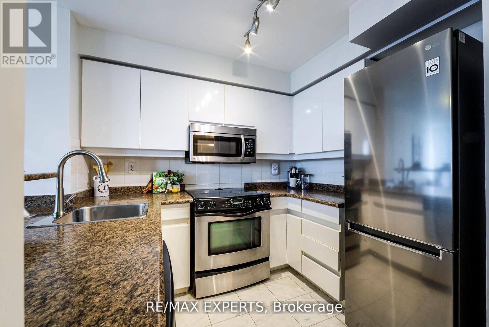 #1006 942 YONGE STREET - 13