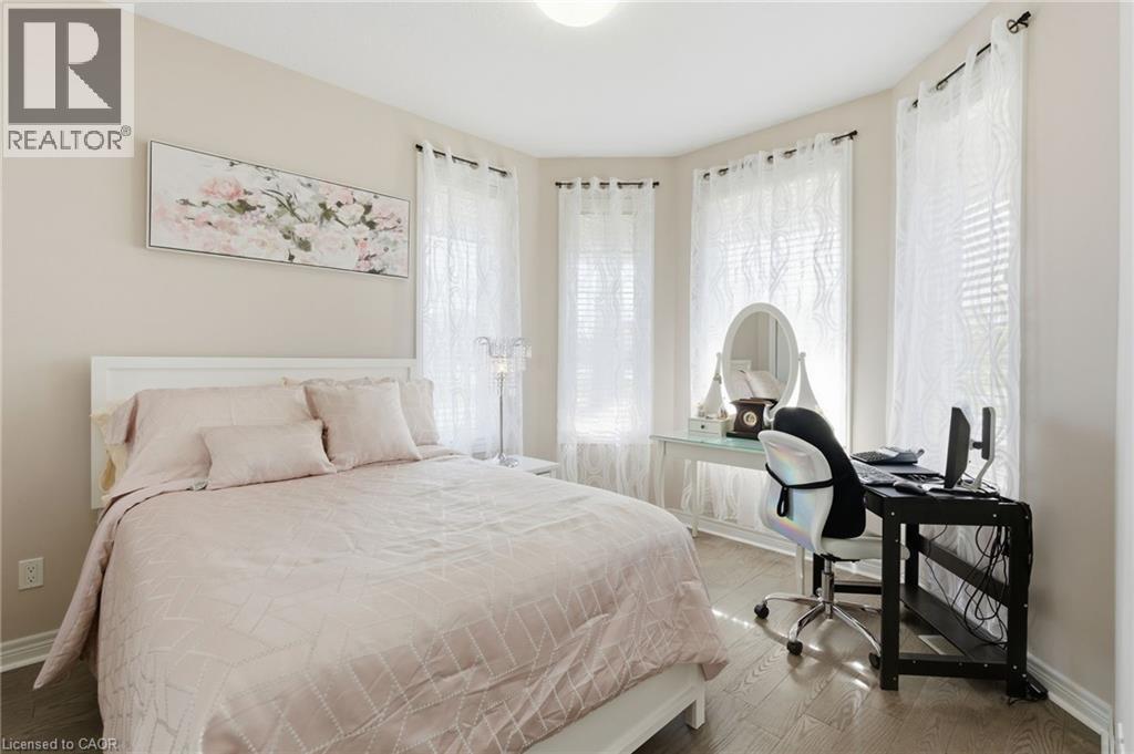 4 ELLIS Avenue - 5