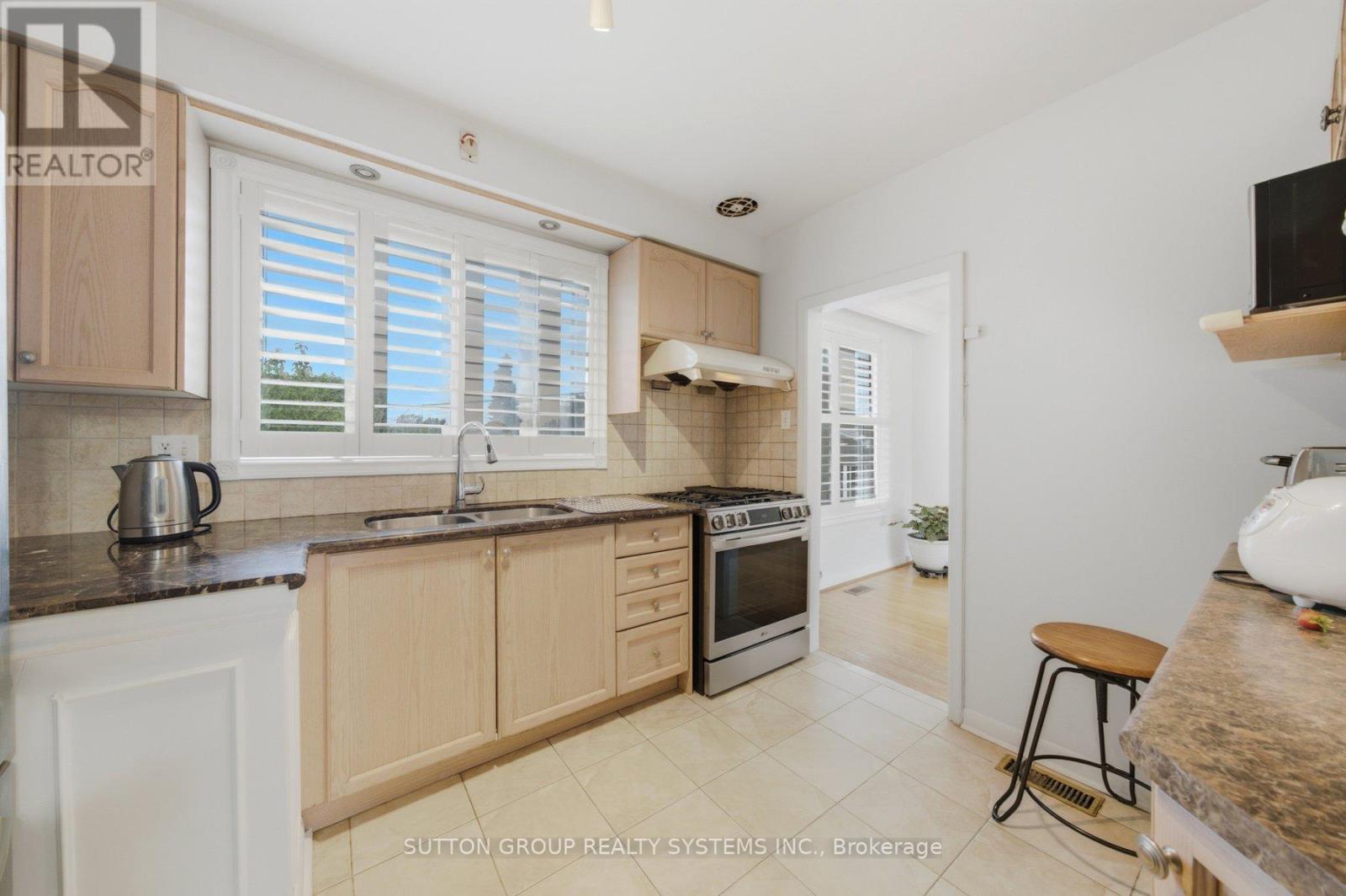 2870 WESTON ROAD - 12