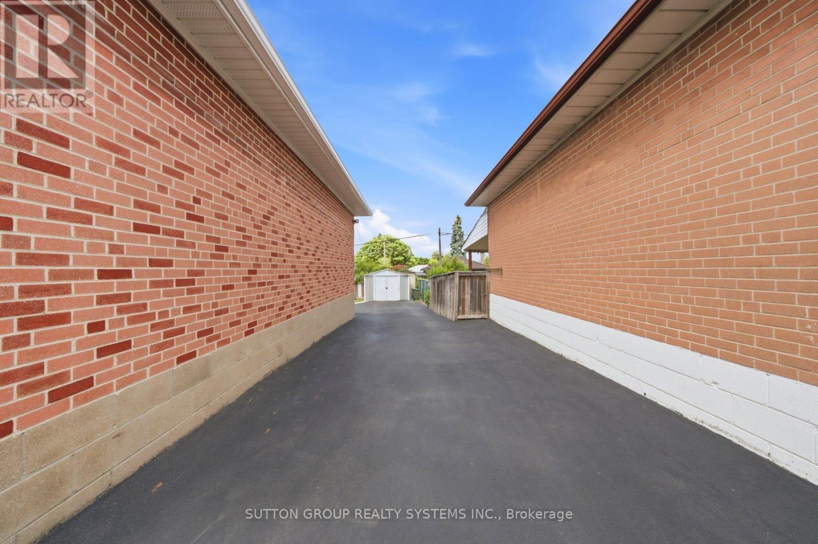 2870 WESTON ROAD - Image 30
